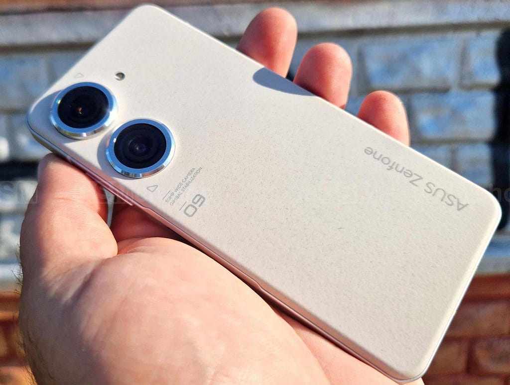 Benefits_of_Compact_Smartphones_image_2