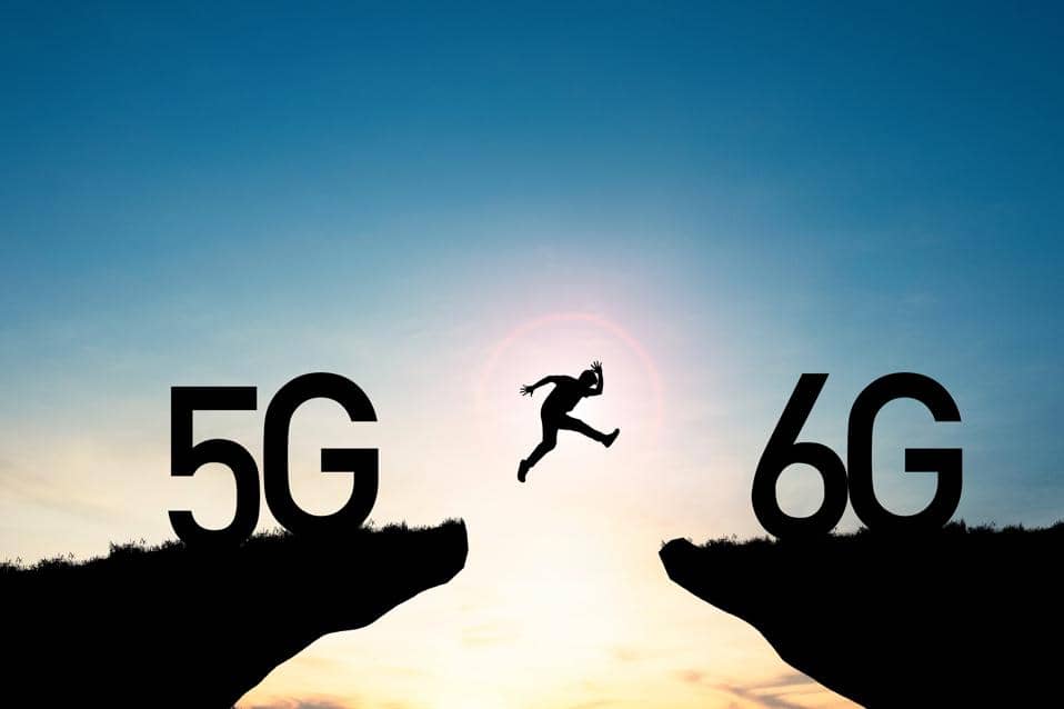 Top Smartphone Trends to Watch in 2025 image 4